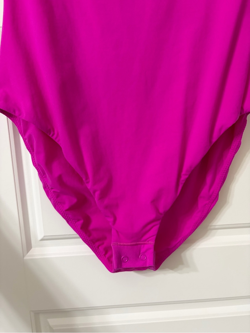 SKIMS Fits Everybody T-Shirt Bodysuit Limited Edition Fuchsia Size Medium - Picture 5 of 7